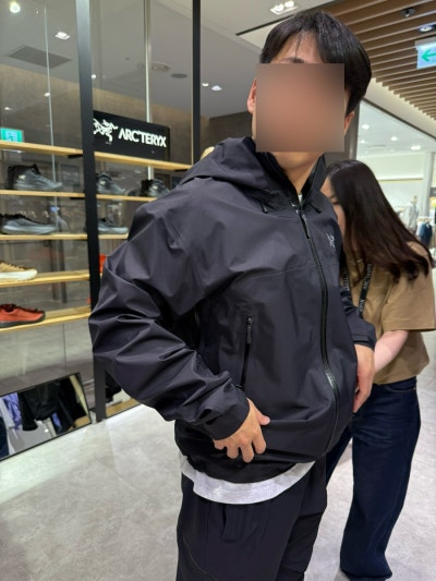 아크테릭스 베타SL 자켓 2년 착용, 어깨 넓은 여성 사이즈 추천 — 사진 3