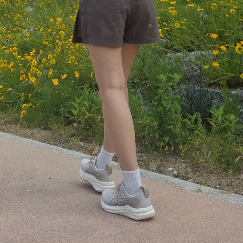 아식스 젤카야노33 러닝화, 평발도 안정적인 착화감 — 사진 5