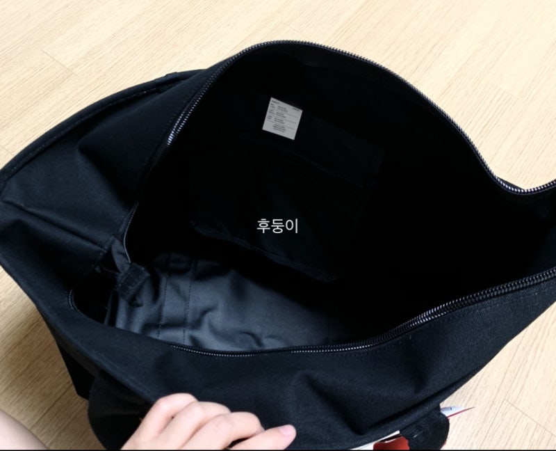 나이키 X 스투시 토트백, 넉넉한 수납과 가벼움 — 사진 4