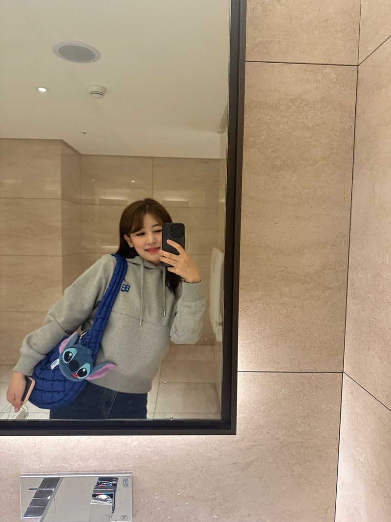 아더에러 후드티, 어깨 넓은 체형에 XS 사이즈 착용 후기 — 사진 6