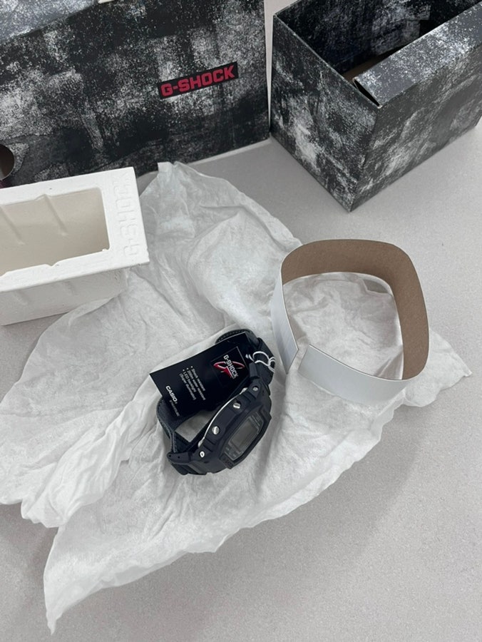 카시오 지샥 DW-5600MNC-1DR 블랙, 손목 얇은 편 후기 — 사진 6
