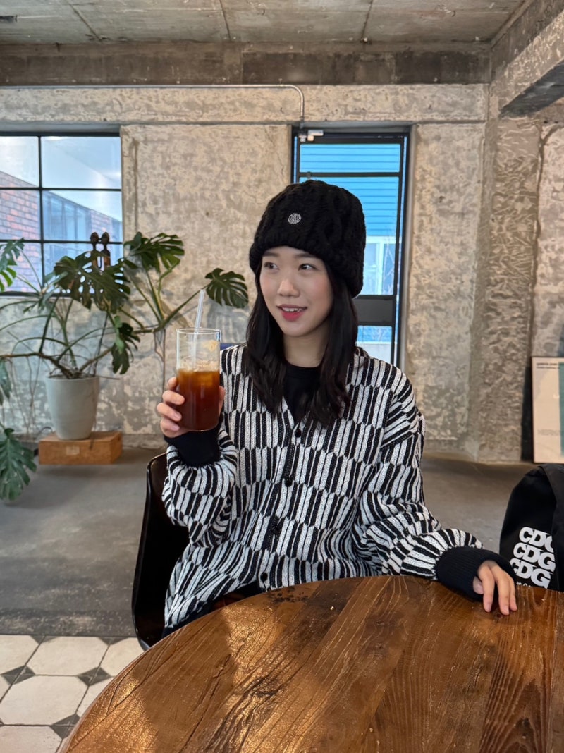 스투시 스컬캡 케이블 니트 블랙, 무난한 코디템 — 사진 4