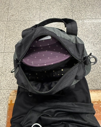 디스이즈네버댓 라이트 더플백 S 블랙, 휘뚜루마뚜루 데일리 토트백 후기 — 사진 5