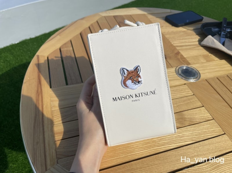 라네즈X메종키츠네 폰홀더백, 골반 넓은 사람 착용 후기 — 사진 4