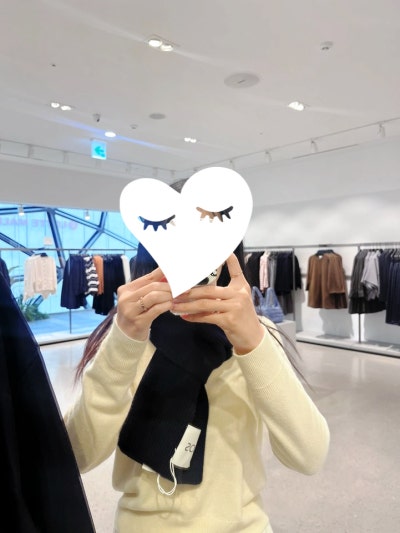 COS 숄더백 후기: 어깨 넓은 사람에게 어울리는 스타일 — 사진 8