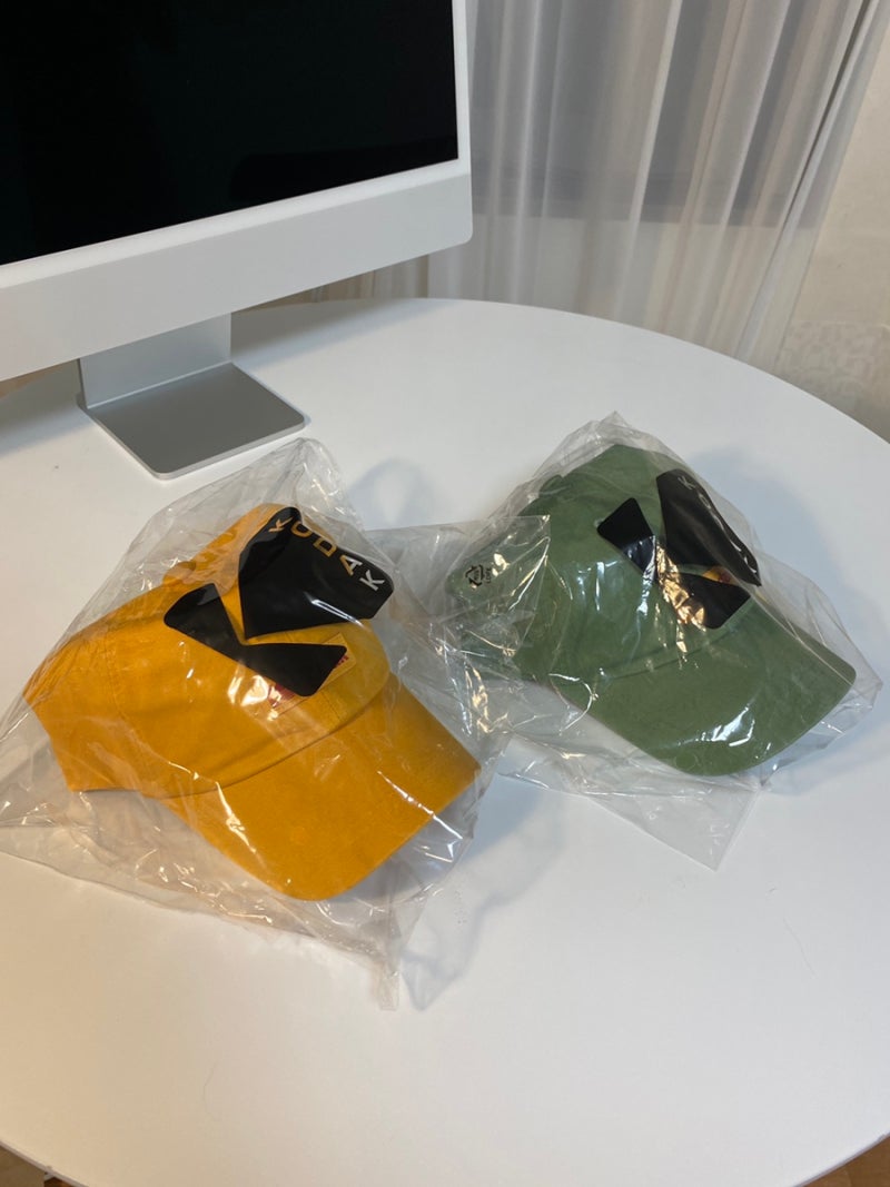 코닥 볼캡 카키/옐로우, 여행 데일리룩 커플 아이템 후기 — 사진 2