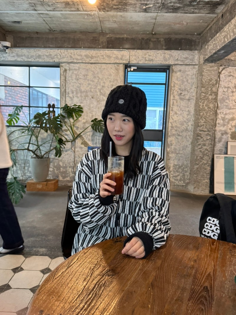 스투시 스컬캡 케이블 니트 블랙, 무난한 코디템 — 사진 3
