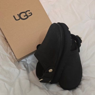 UGG 골든스타 빌라 클로그, 골드 버클로 포인트 살린 겨울 신발 — 사진 2