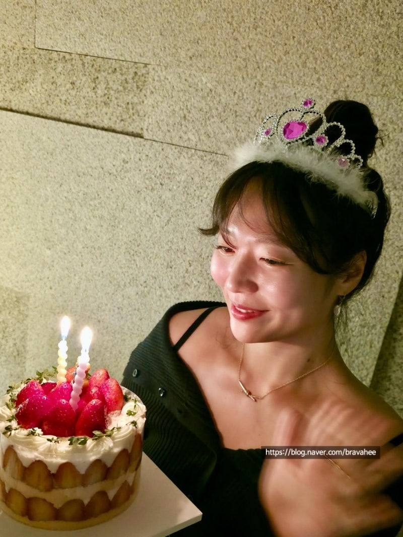티파니 노트 목걸이 미디엄 로즈골드 착용 후기 — 사진 5
